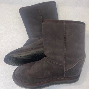 Brown Classic Uggs, Size 7